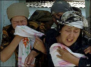 The mother of police officer Ikhtiyar Khakimov at his funeral
