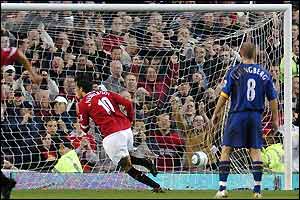 Ruud van Nistelrooy gives Man Utd the lead