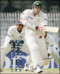 Hayden gives Australia a solid foundation as he reaches 23 before getting out 