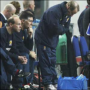 Vogts watches as Scotland are destroyed by Holland 