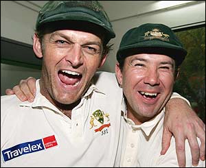 Adam Gilchrist and Ricky Ponting celebrate