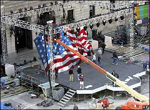 Workers erect platform in Boston for John Kerry's election night speech