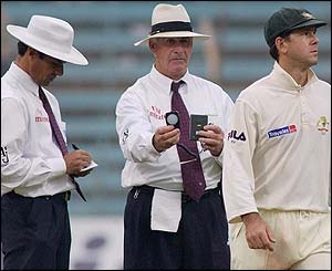 Aleem Dar and Rudi Koertzen decide that visibility is too poor