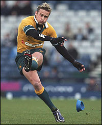 Matt Giteau of Australia converts a penalty
