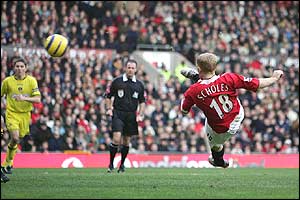 Scholes volleys home for United's second
