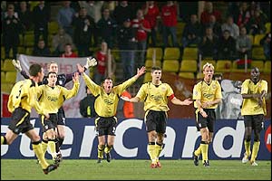 Liverpool's players protest at Saviola's goal