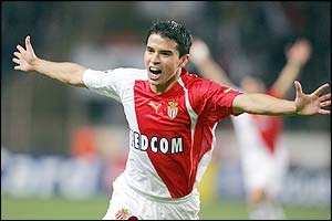Javier Saviola scores for Monaco