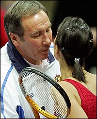 Shamil Tarpishev congratulates Myskina