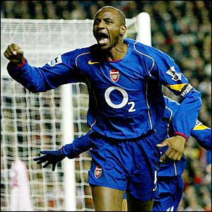 Patrick Vieira runs to the Arsenal away fans as he gets the Gunners back in the match