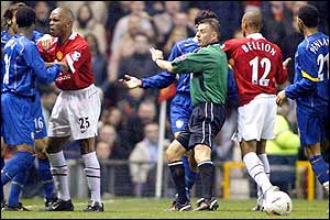 Arsenal's Robin Van Persie clashes with Kieran Richardson