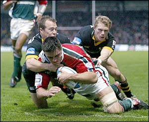 Leicester's Martin Corry scores a try
