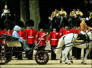 Queen inspects the troops