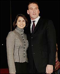Matthew Pinsent escorts his wife Dee up to the Awards show