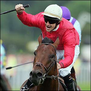 Jockey Christophe Lemaire leads Chineur to success