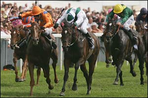 Maids Causeway (orange colours) and Karen's Caper (centre) head for the finish