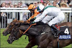 Maids Causeway (L) and Karen's Caper (R) cross the line