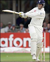 Marcus Trescothick picks up where he left off in England's second innings