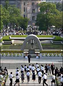 Schoolchildren lay wreaths at the cenotaph