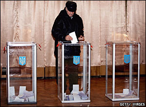 Man voting