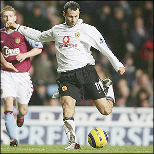 Ryan Giggs scores
