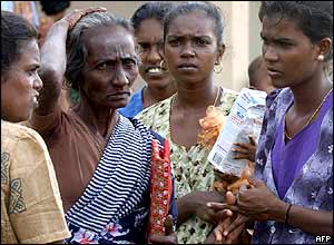 Women in Sampoor, Sri Lanka