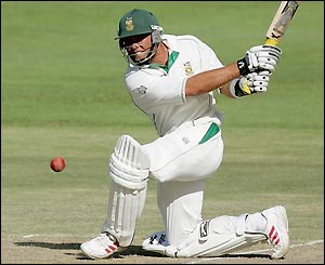 South Africa's Jacques Kallis reaches 81 not out on day one of the third Test