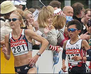 Paula Radcliffe leads the women's marathon