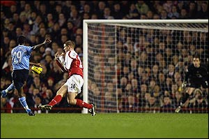 Shaun Wright-Phillips fires his shot past Phillipe Senderos and keeper Manuel Almunia