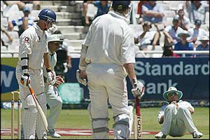 Simon Jones is caught by Jacques Kallis