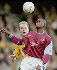 West Ham's Marlon Harewood battles for the ball with Gary Doherty of Norwich