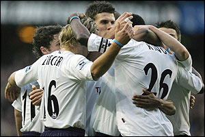 Ledley King celebrates his 40th minute goal