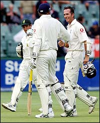 Vaughan and Harmison leave the pitch at stumps