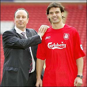 Liverpool manager Rafael Benitez and Fernando Morientes