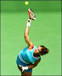 Lindsay Davenport in action