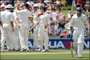 England celebrate as South Africa are reduced to 27-1