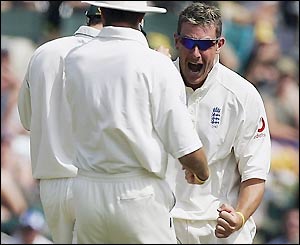 Ashley Giles claims a vital wicket for England