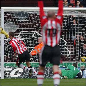Peter Crouch scores 