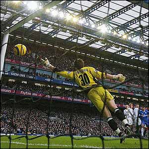 Jamie Ashdown is beaten by Didier Drogba's free-kick