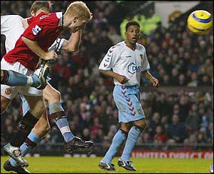 Paul Scholes scores