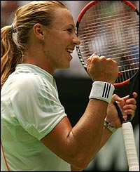 Alicia Molik delights in prolonging the match as the crowd inspire her to take the second set