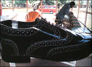 Shoe-shaped coffin