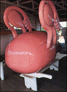 Uterus-shaped coffin