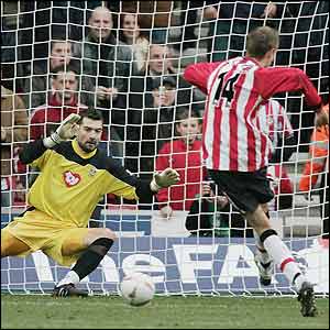 Peter Crouch scores the winner for Southampton 