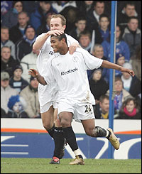 Ricardo Vaz Te celebrates his goal with team-mate Kevin Davies