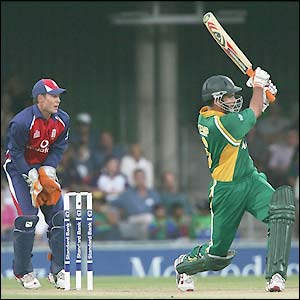 Justin Kemp piles on the runs for South Africa 