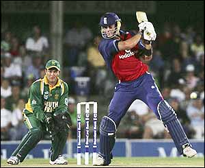 Pietersen hits 100 from 69 balls but England still lose the fifth ODI