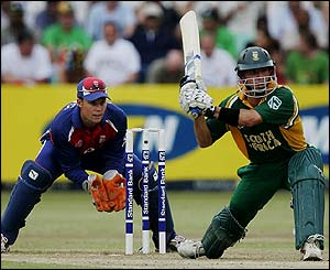 Herschelle Gibbs hits another four