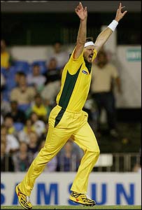 Michael Kasprowicz celebrates taking the wicket of Stephen Fleming