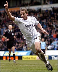 Kevin Davies scores Bolton's winner