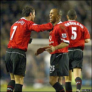 Cristiano Ronaldo and Quinton Fortune celebrate Man Utd's opening goal